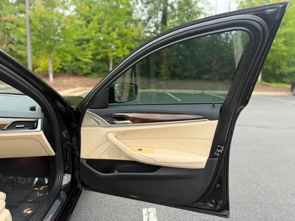 Used 2019 BMW 530i xDrive AWD/4WD image 40