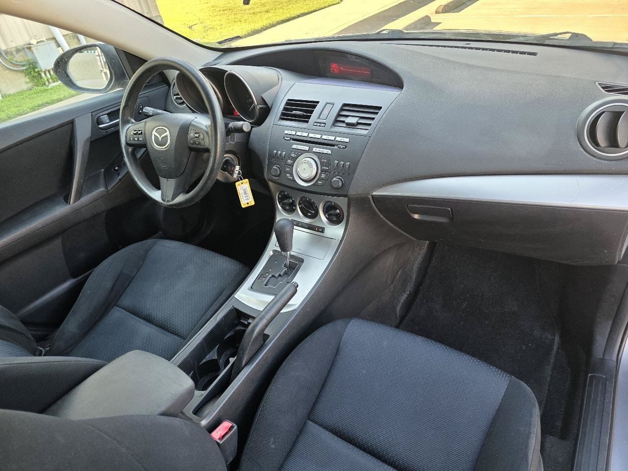 Used 2010 MAZDA MAZDA3 i Touring FWD image 13