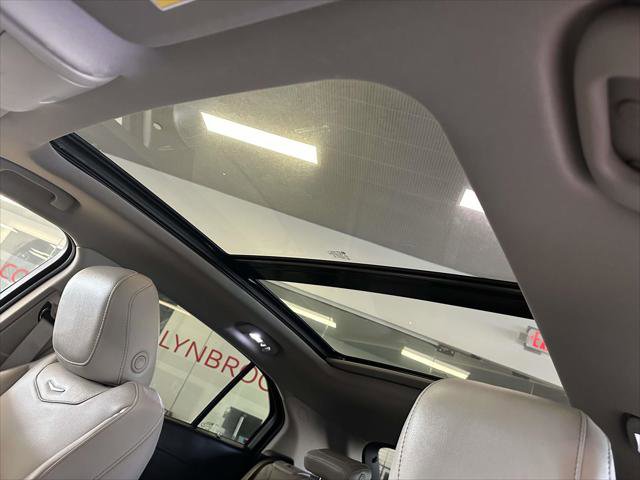 Used 2023 Cadillac XT4 Luxury w/ Cold Weather Package image 23