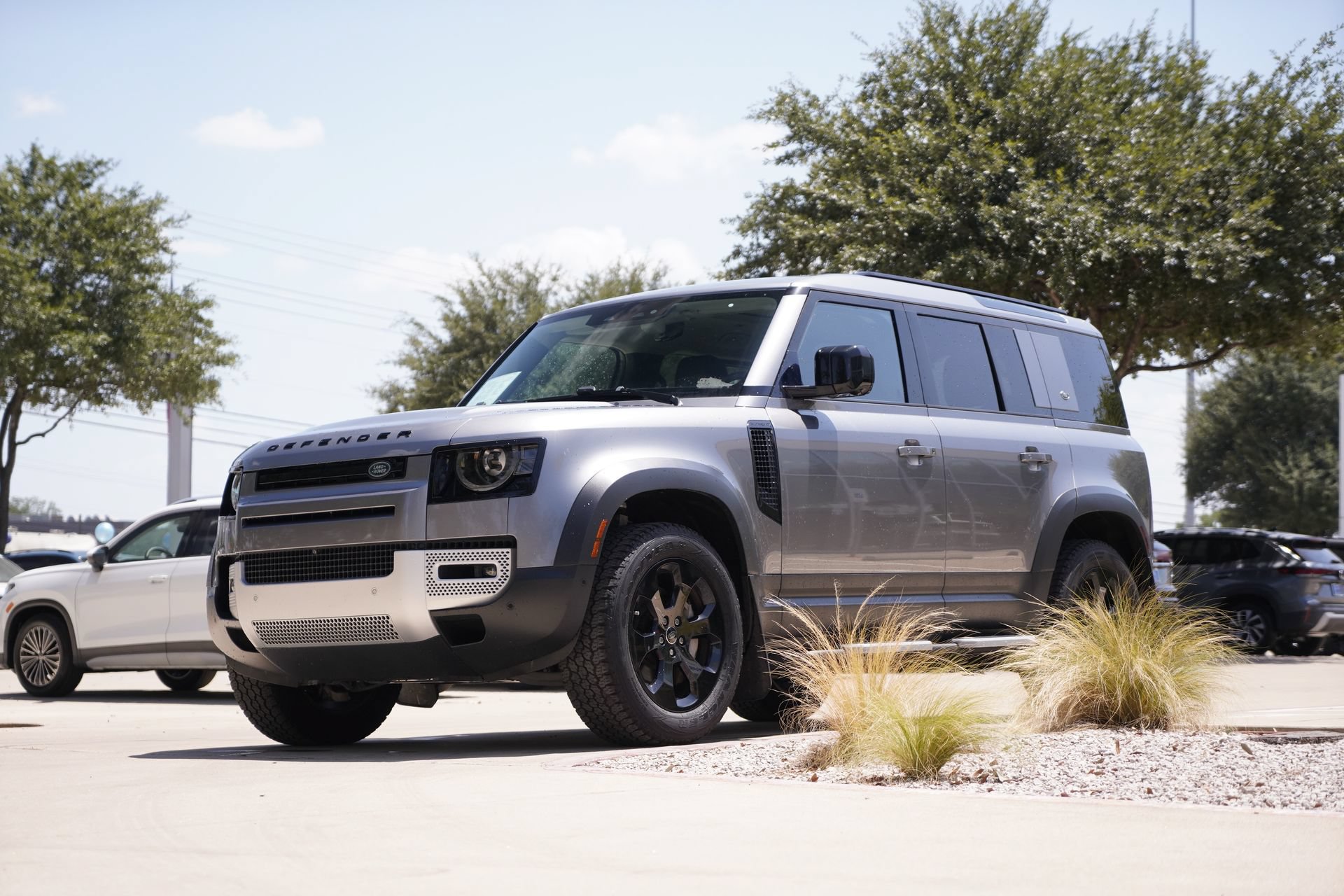 Used 2023 Land Rover Defender 110 SE AWD/4WD image 7