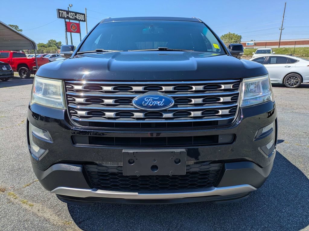 Used 2017 Ford Explorer XLT w/ Equipment Group 202A FWD image 9