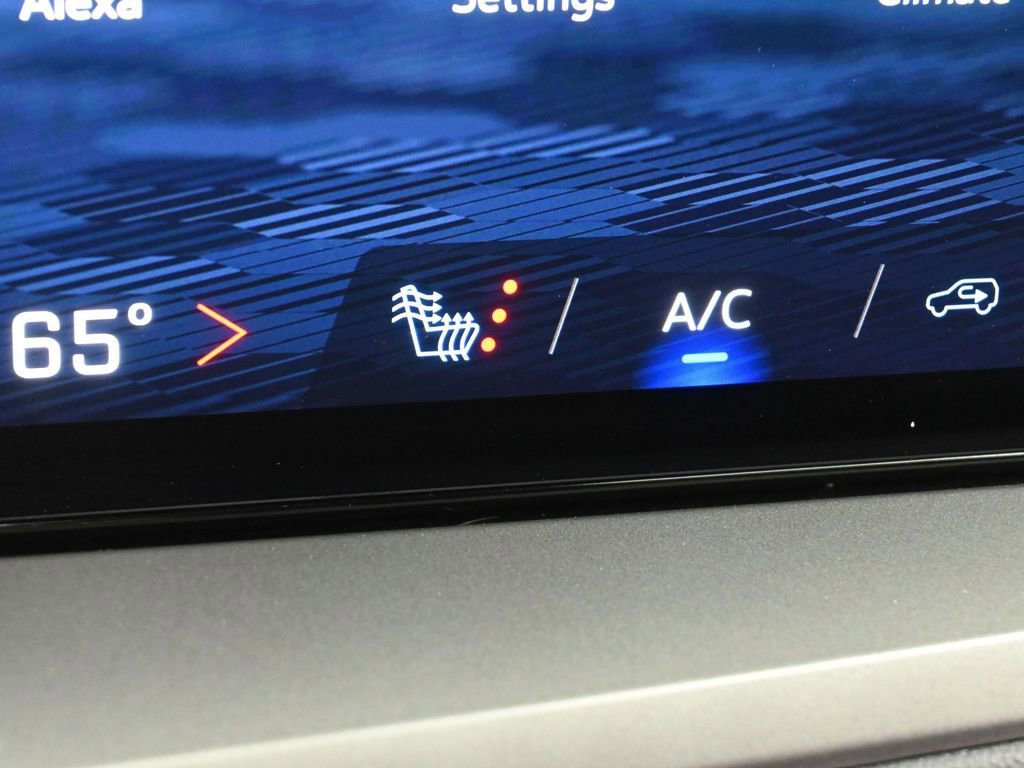 Used 2024 Chevrolet Traverse LS image 28