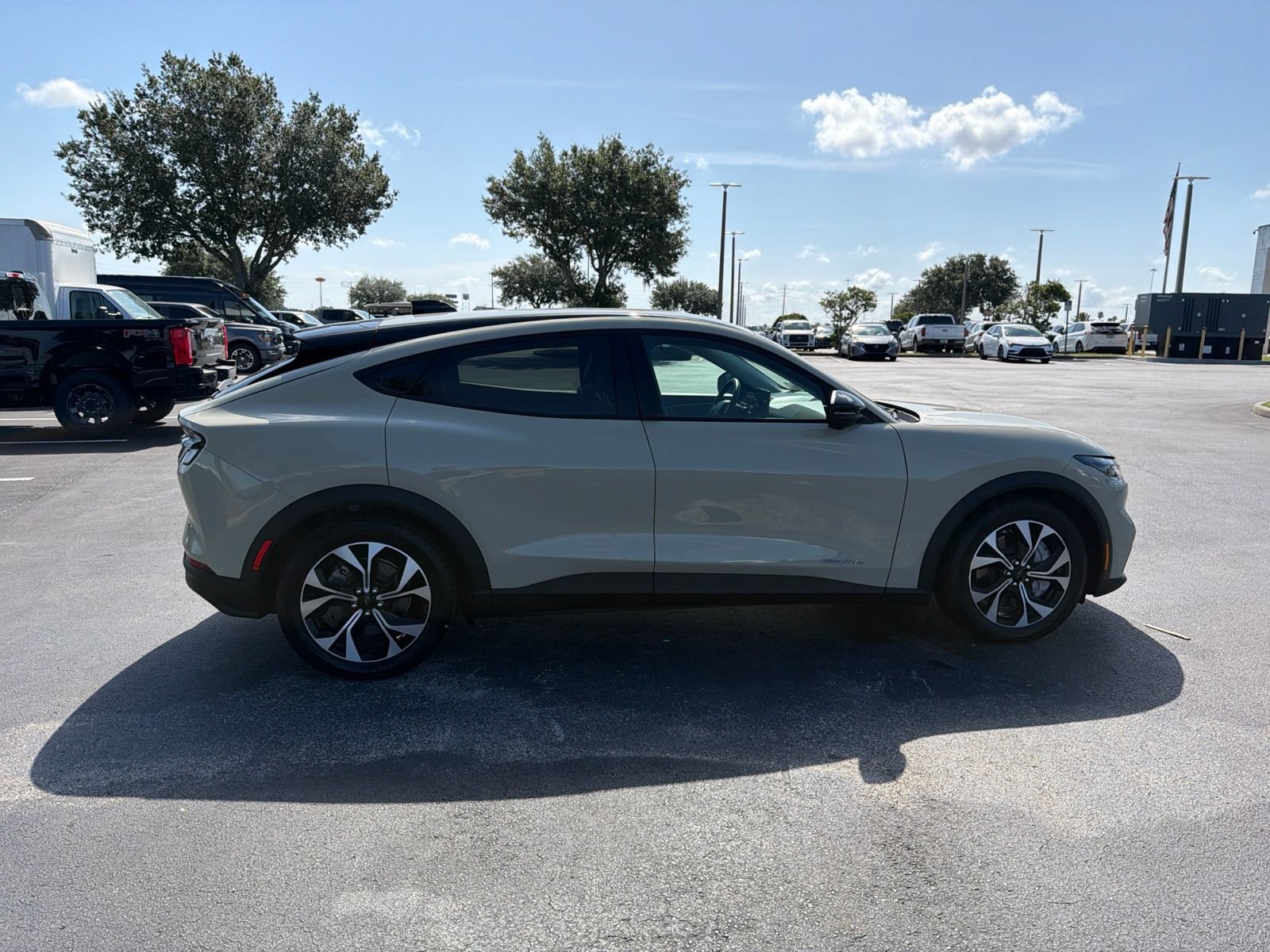 Used 2025 Ford Mustang Mach-E Select w/ Comfort Package Lite AWD/4WD image 4