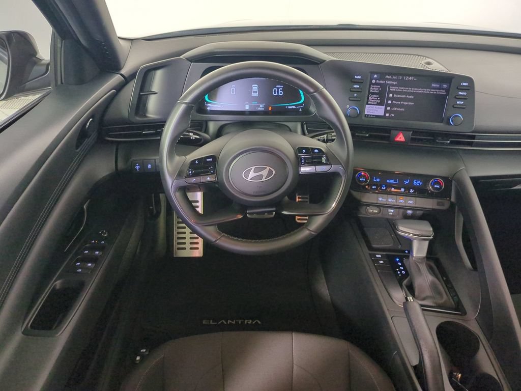 Used 2025 Hyundai Elantra Sport FWD image 17