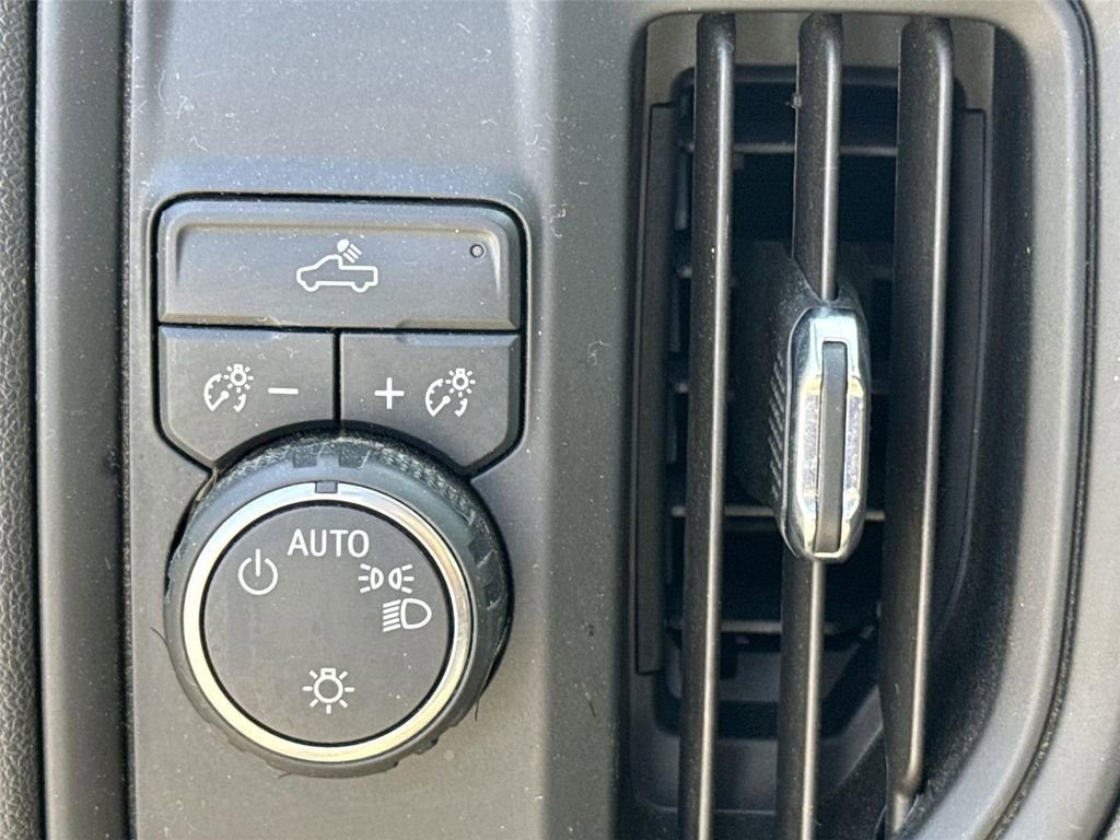Used 2025 Chevrolet Silverado 1500 W/T image 16