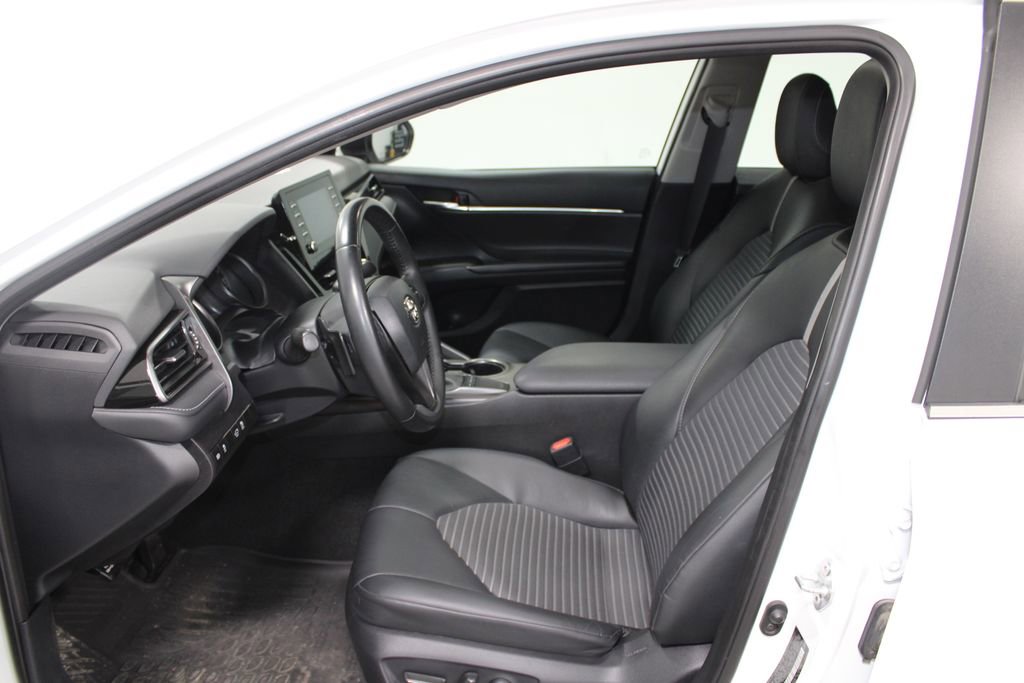 Used 2023 Toyota Camry SE w/ Convenience Package FWD image 16