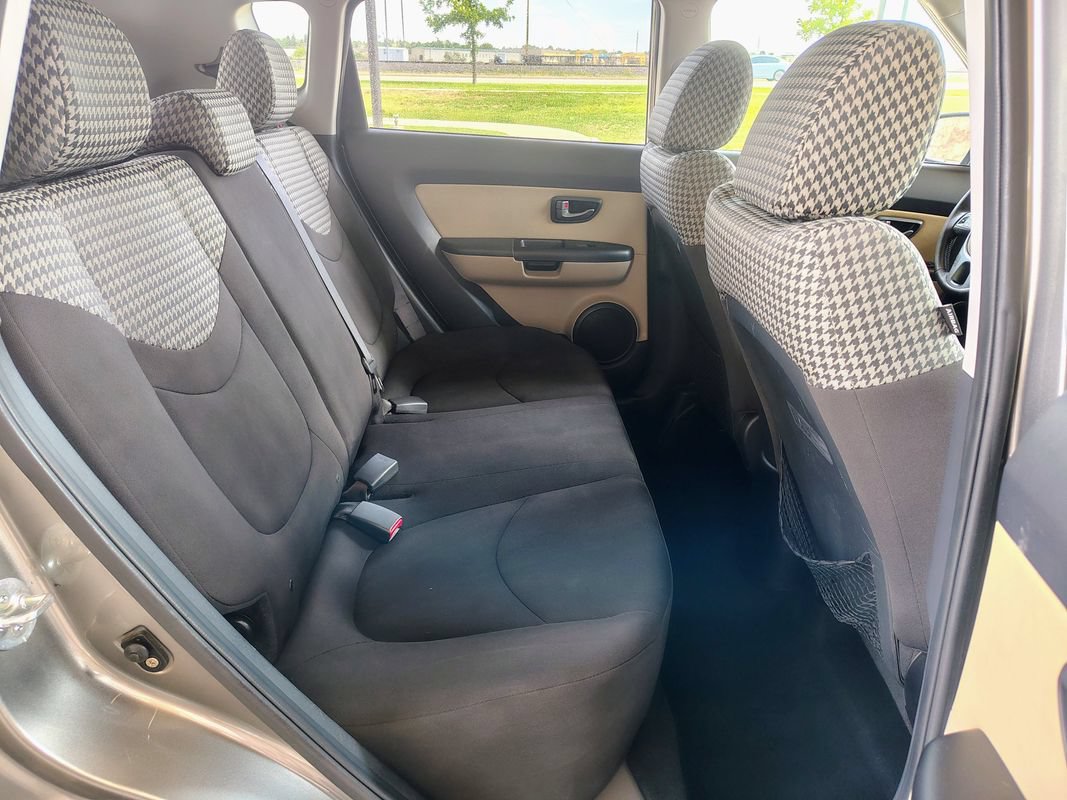 Used 2011 Kia Soul ! FWD image 19