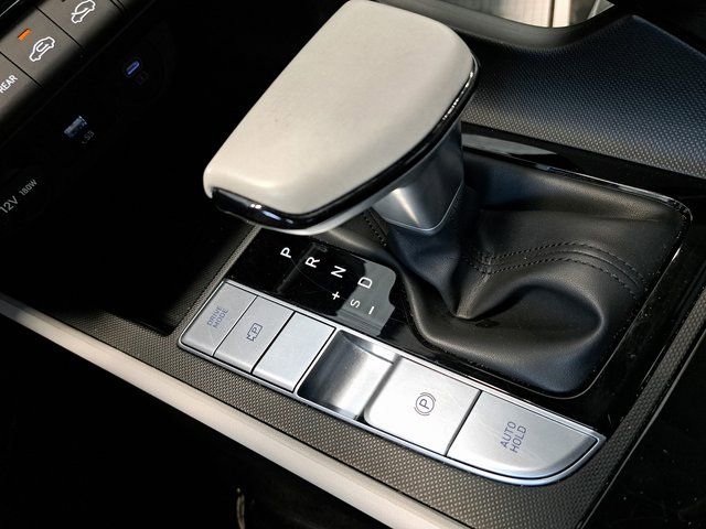 Used 2025 Hyundai Elantra Limited FWD image 15