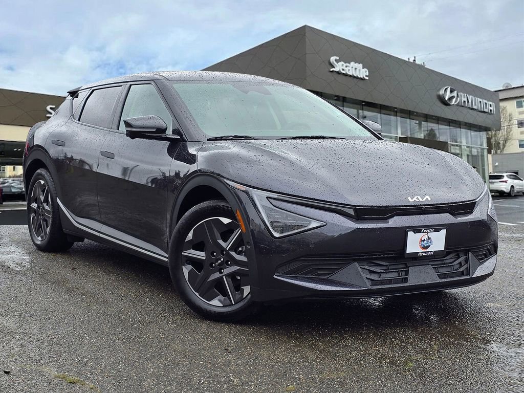 Used 2025 Kia EV6 Light w/ Light LR Technology Package image 1