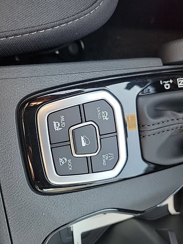 Used 2026 Nissan Frontier SV w/ All-Weather Content Package AWD/4WD image 11