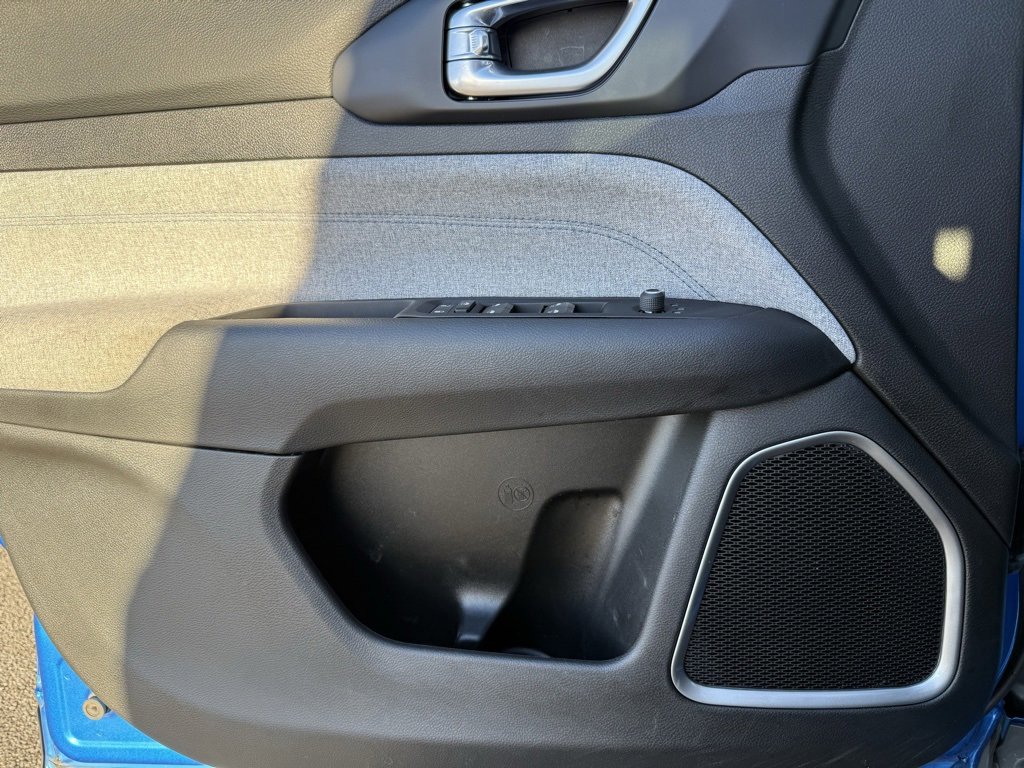 Used 2024 Jeep Compass Sport image 24