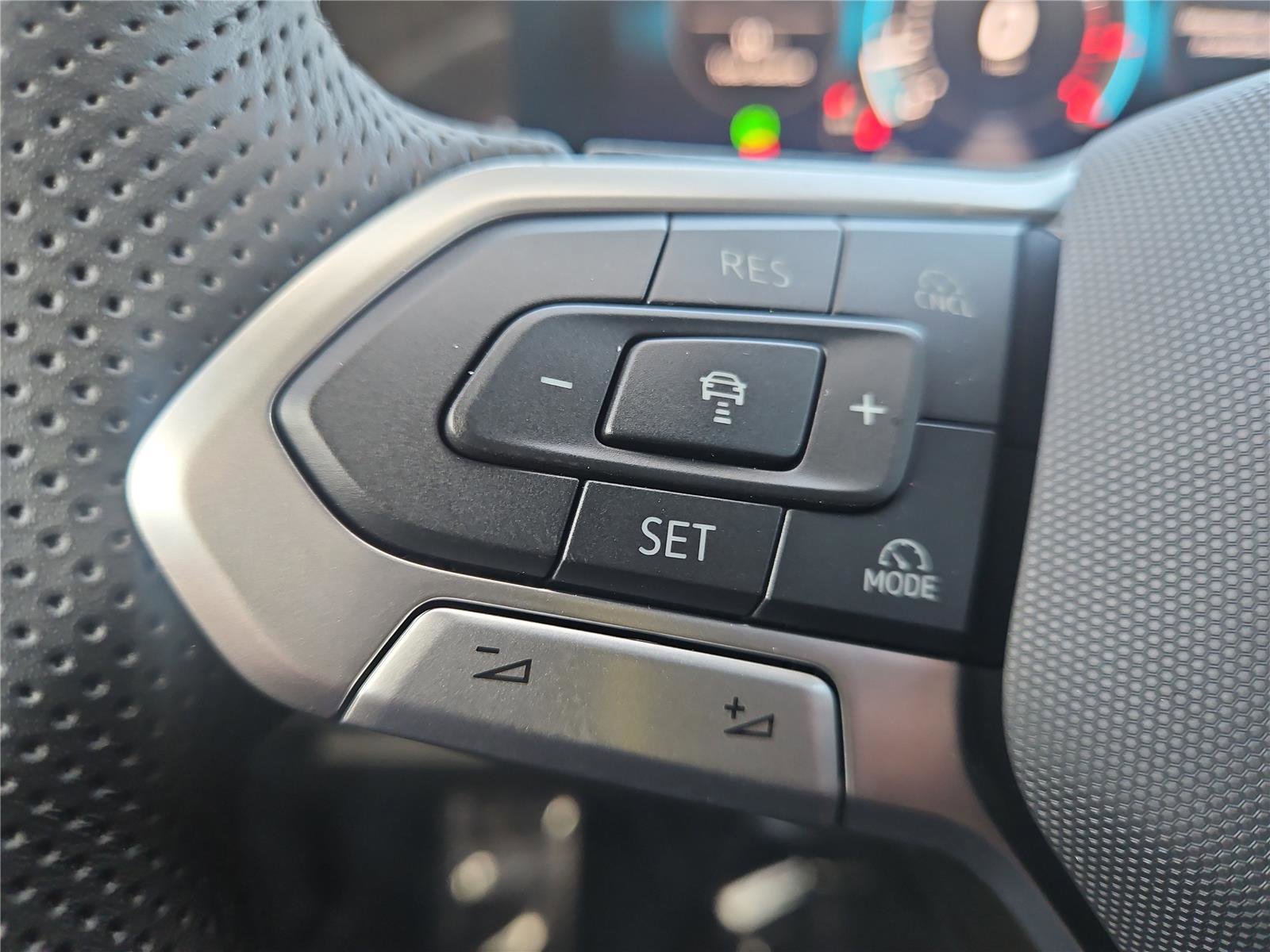 New 2026 Volkswagen Tiguan SEL R-Line image 16