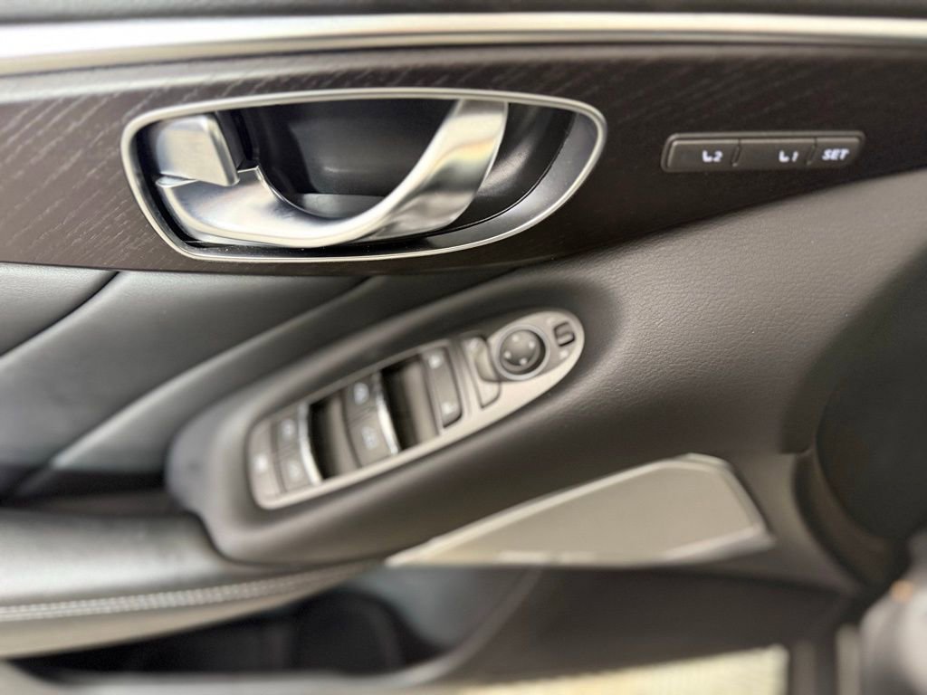 Used 2023 INFINITI Q50 Sensory image 16