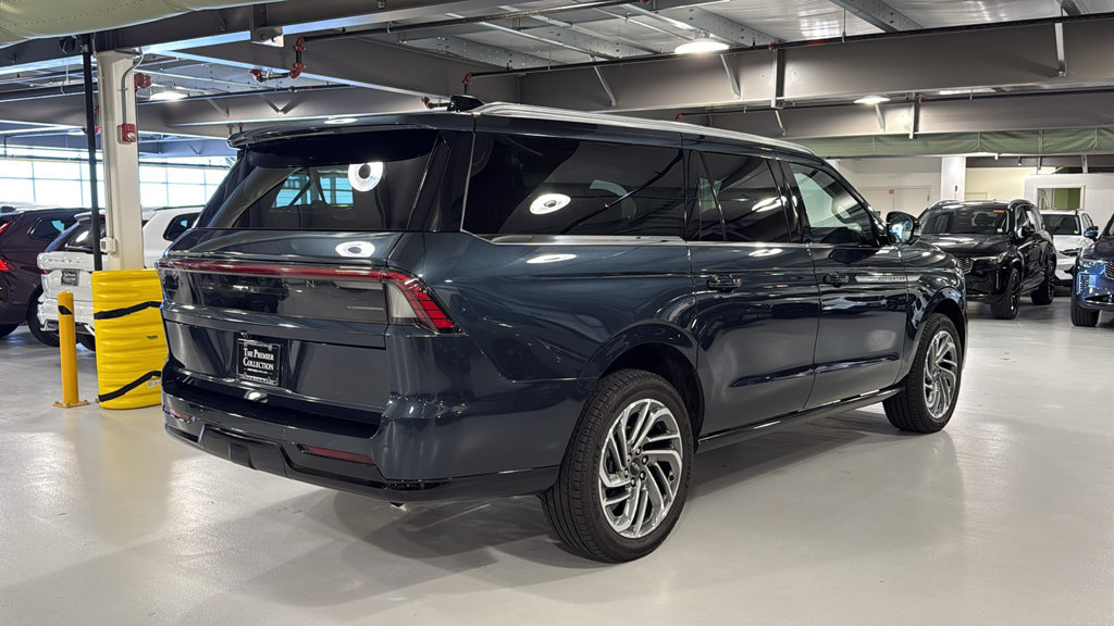 Used 2026 Lincoln Navigator L Reserve AWD/4WD image 2
