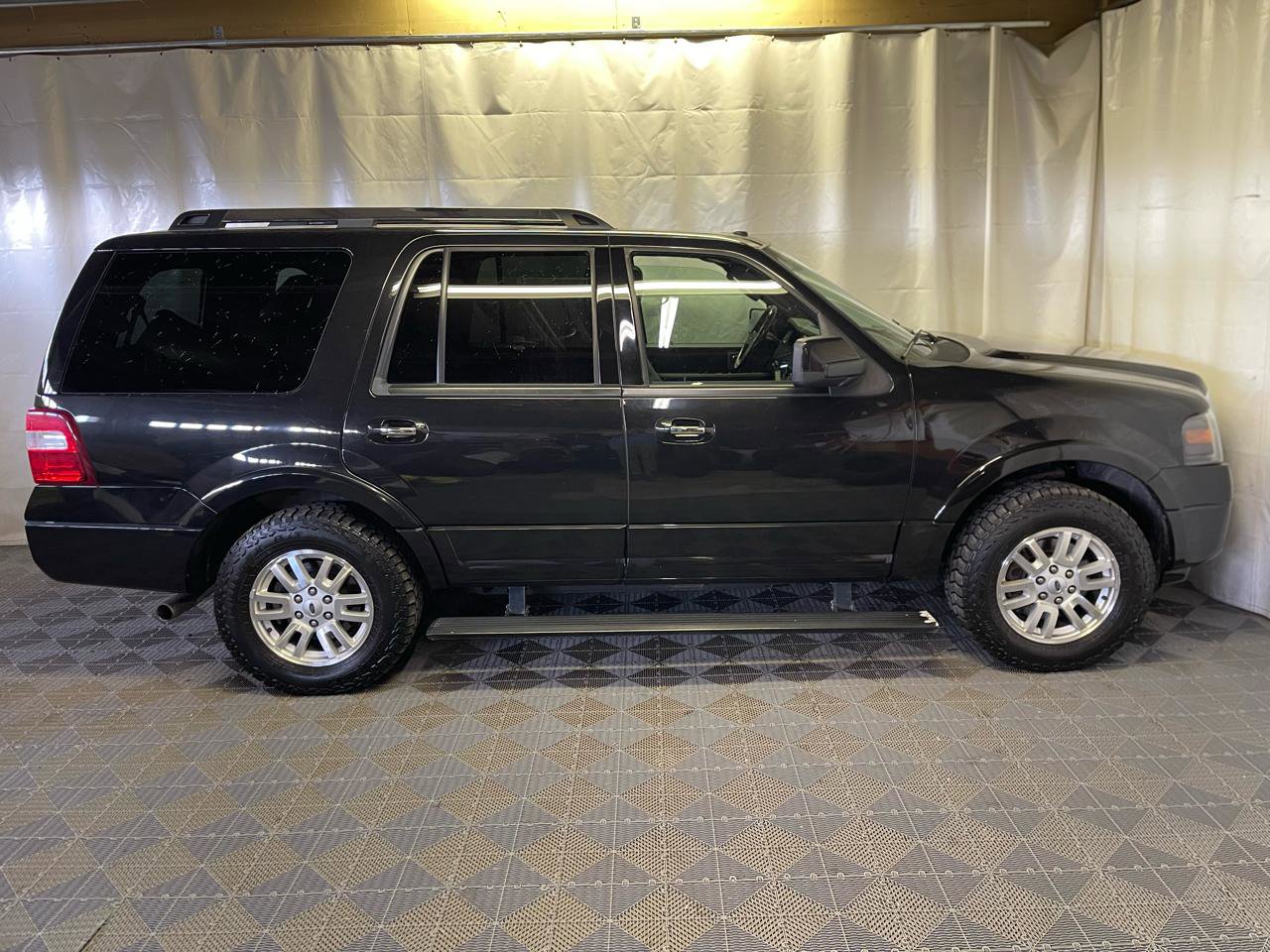 Used 2014 Ford Expedition Limited w/ Equipment Group 301A AWD/4WD image 7