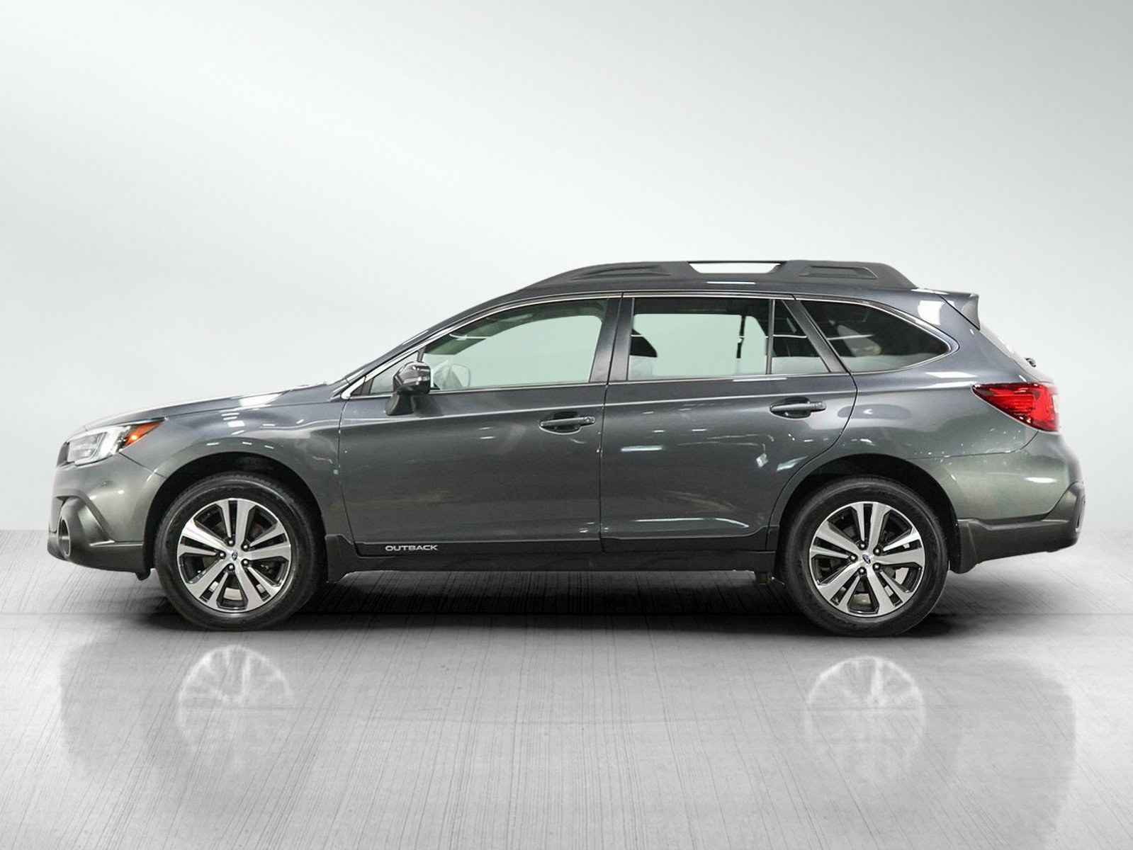 Used 2018 Subaru Outback 2.5i Limited AWD/4WD image 2
