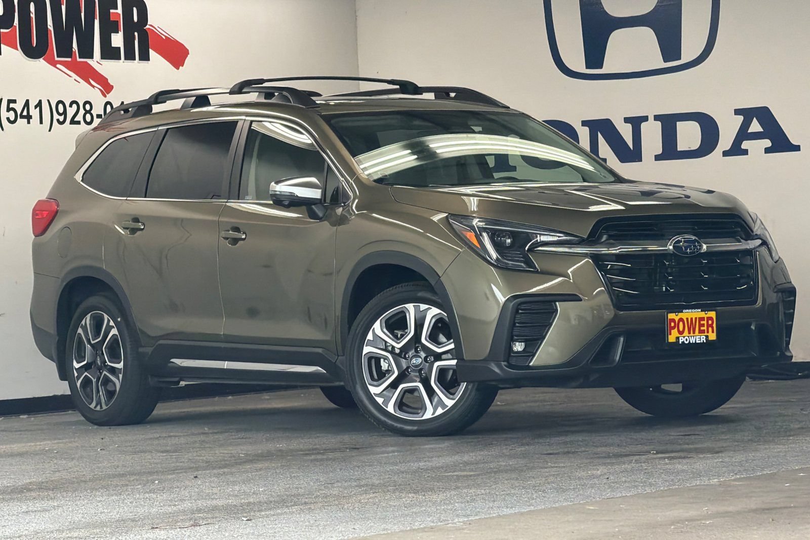 Used 2023 Subaru Ascent Limited w/ Technology Package AWD/4WD image 2