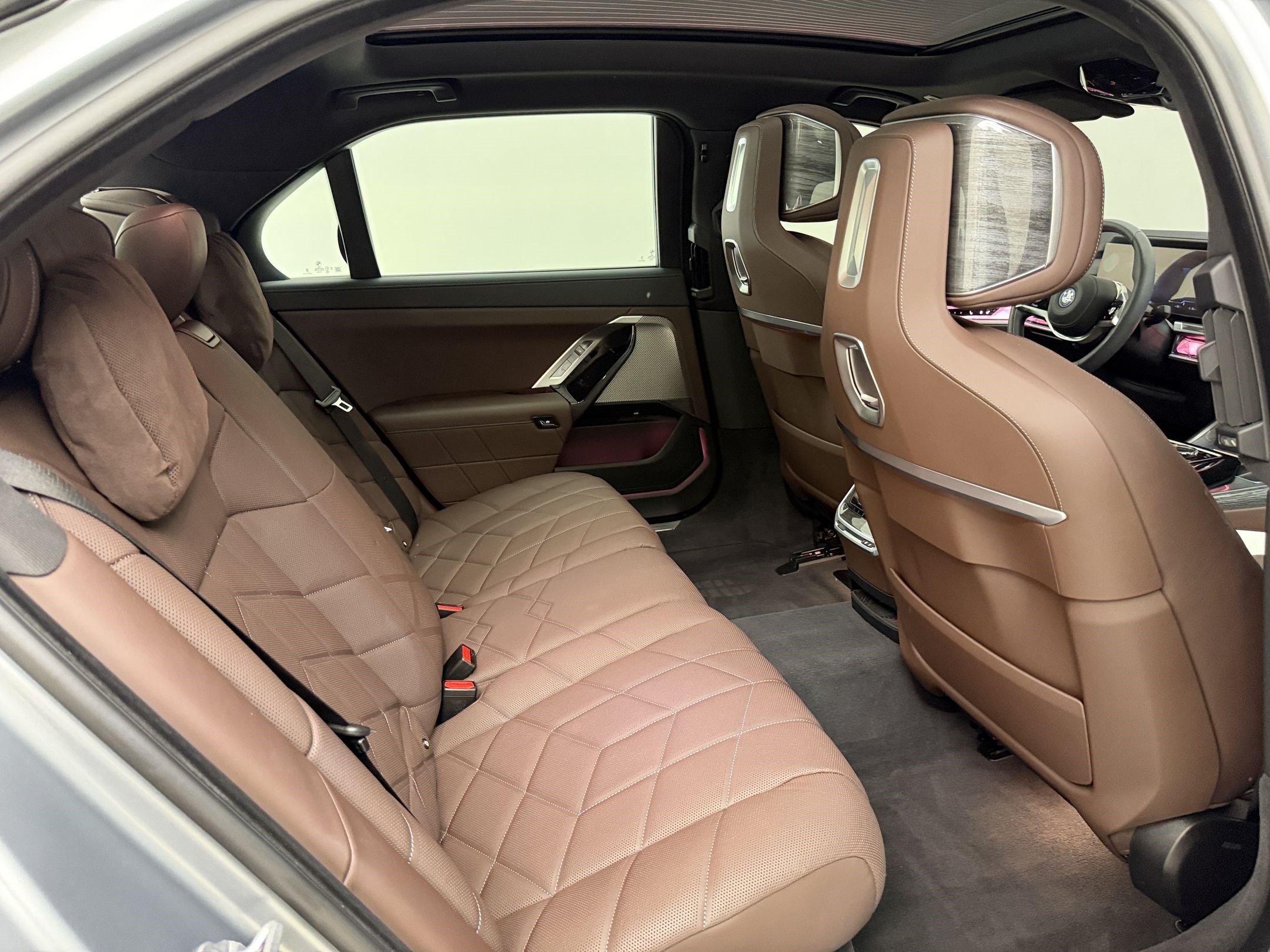 Certified 2023 BMW i7 xDrive60 AWD/4WD image 30