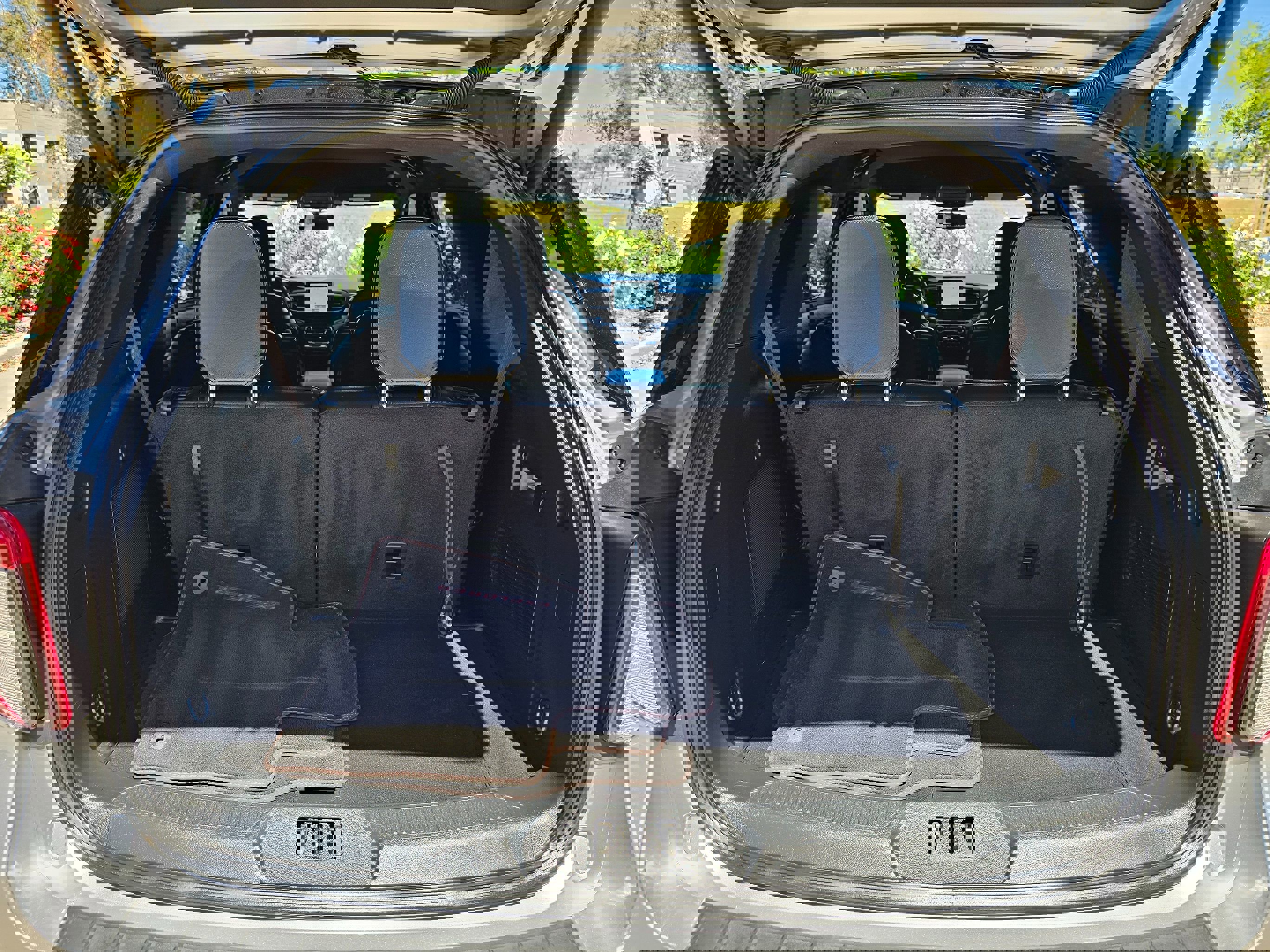 Used 2024 Ford Explorer ST-Line w/ Class IV Trailer Tow Package RWD image 28