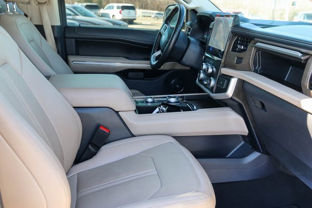 Used 2024 Ford Expedition Limited image 21