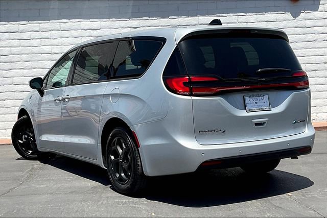 New 2023 Chrysler Pacifica Touring-L w/ S Appearance Package image 2