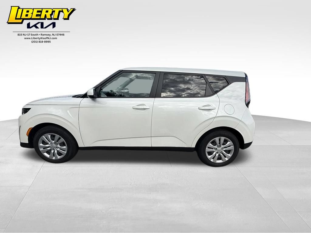 Used 2023 Kia Soul LX FWD image 4