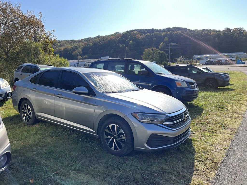 Used 2023 Volkswagen Jetta S image 2