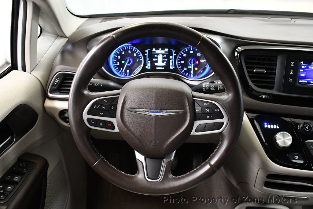 Used 2017 Chrysler Pacifica Touring-L image 28