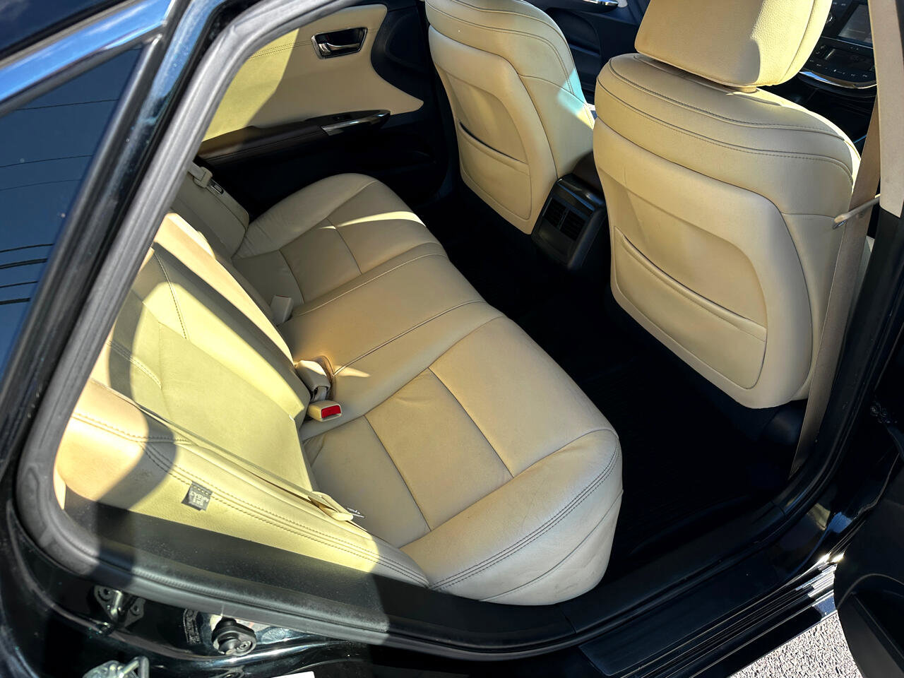 Used 2018 Toyota Avalon XLE image 19