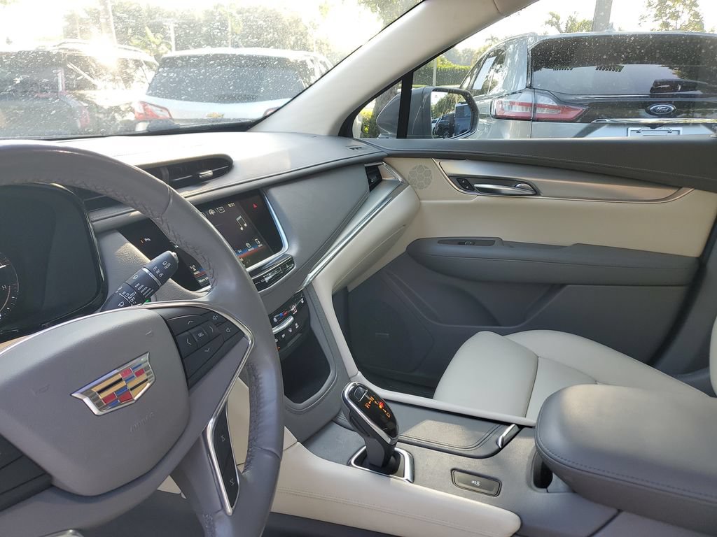 Certified 2018 Cadillac XT5 Luxury w/ Driver Awareness Package FWD image 23