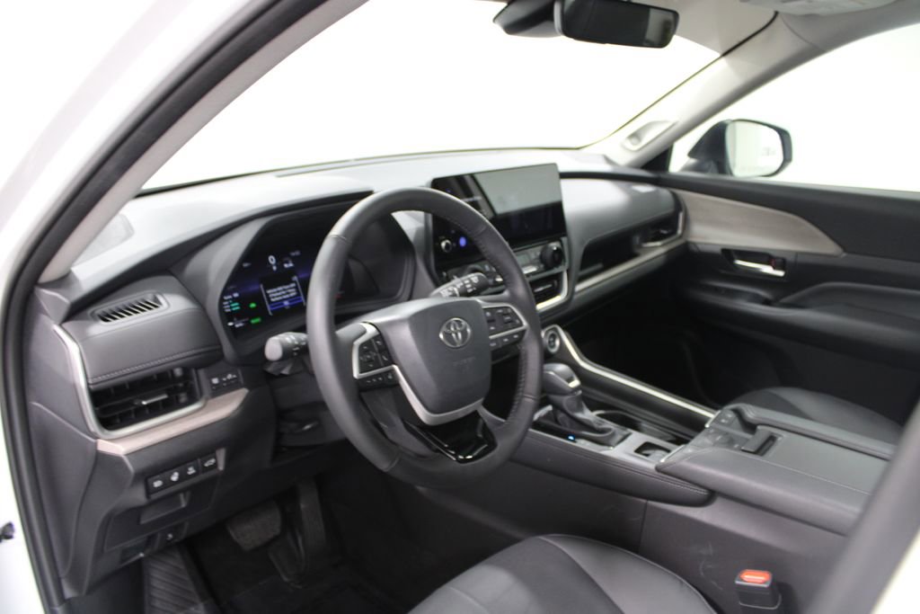 Used 2025 Toyota Grand Highlander Limited image 26