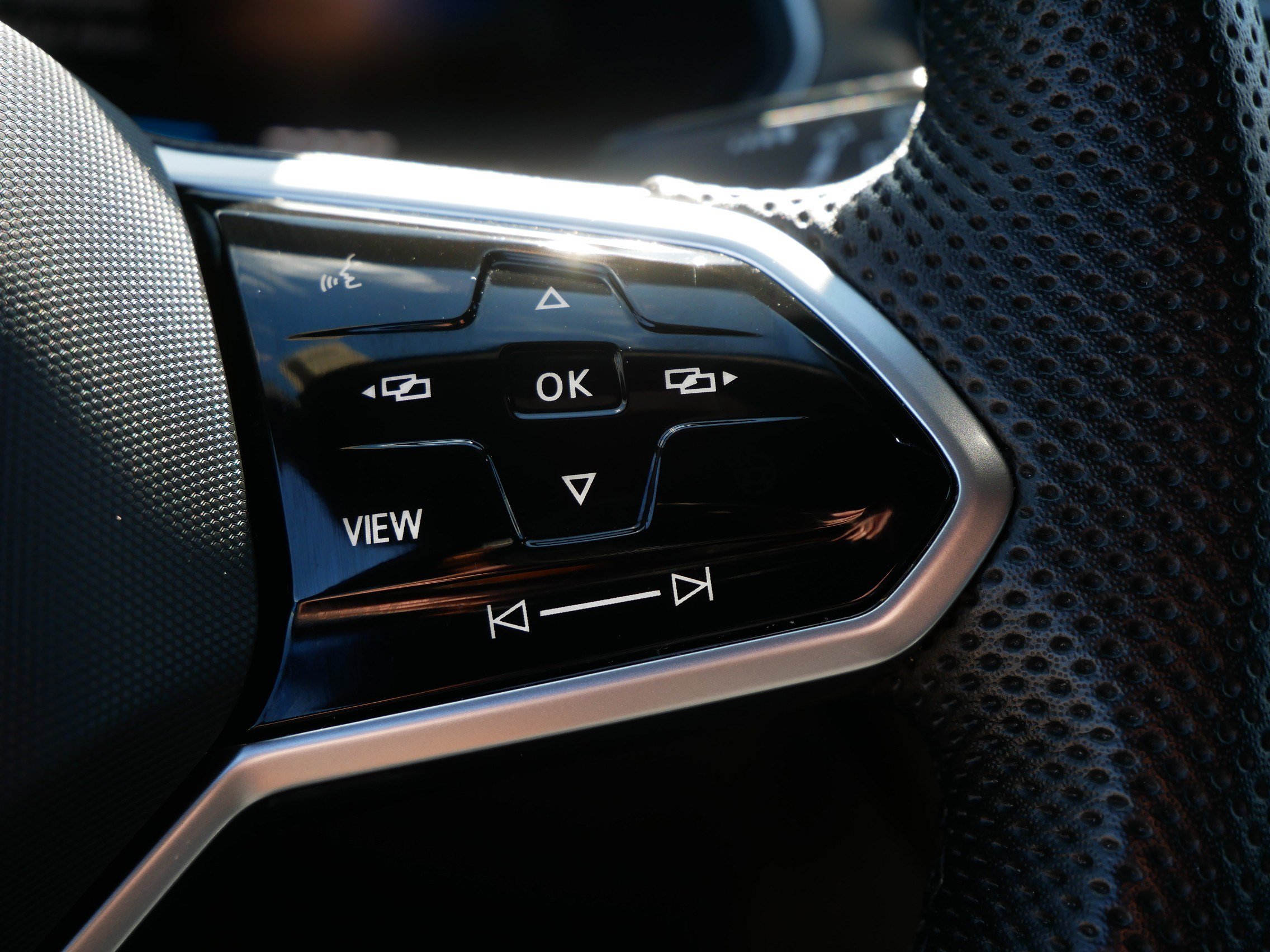 Used 2024 Volkswagen Tiguan SE R-Line w/ MDO Package, Two-Row image 28