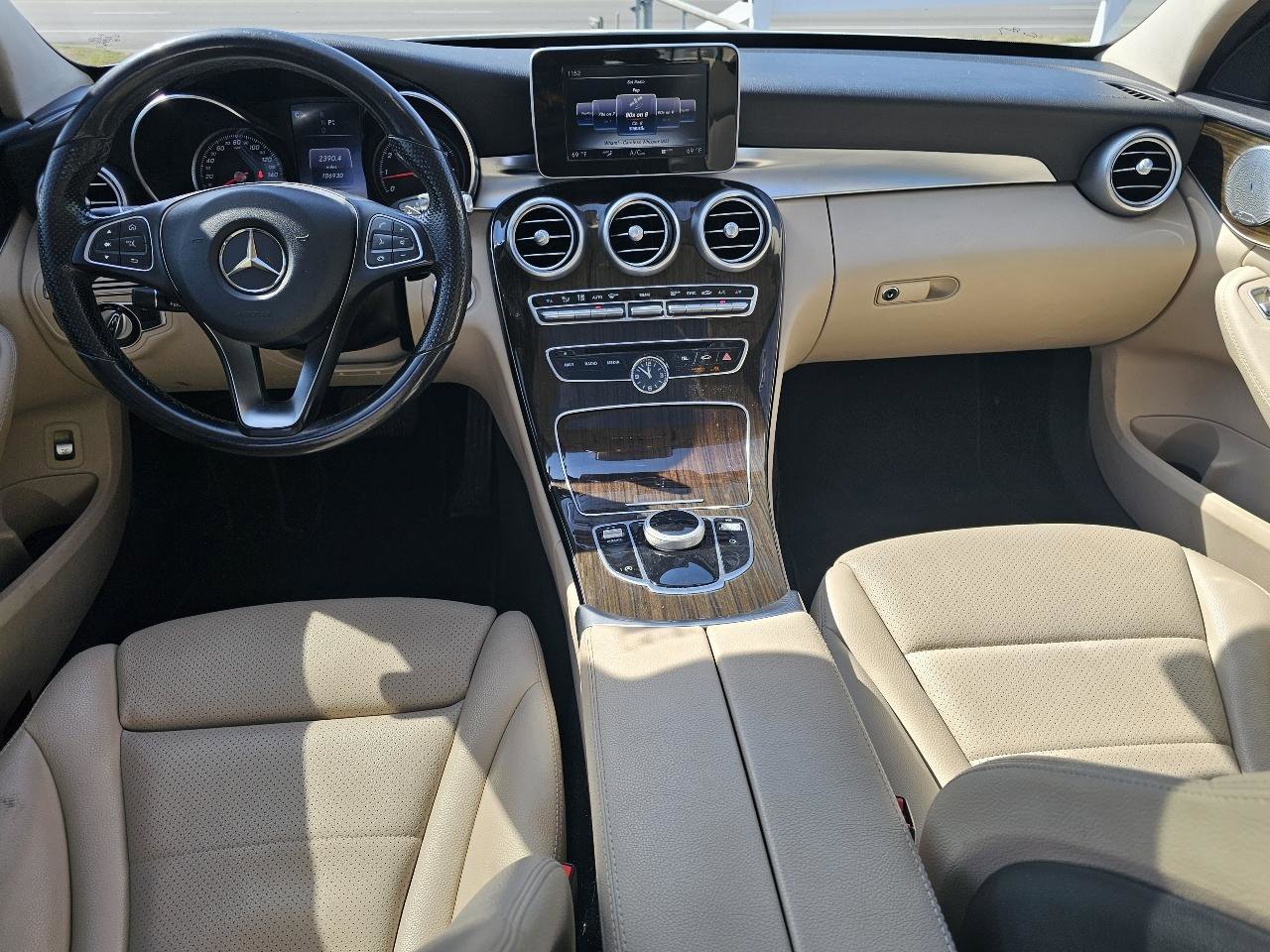 Used 2017 Mercedes-Benz C 300 4MATIC Sedan image 9