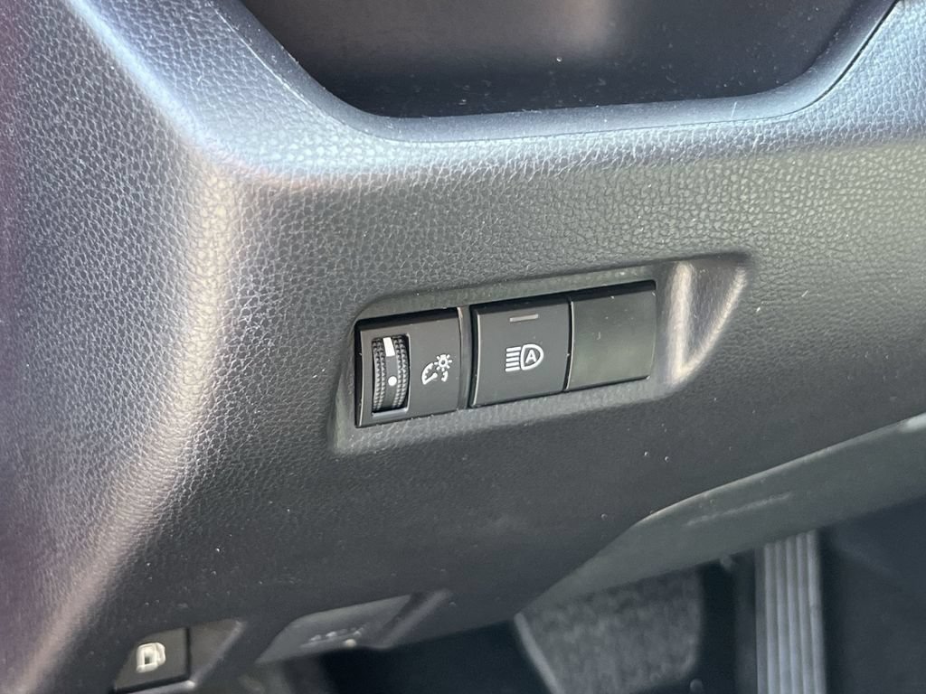 Used 2025 Toyota RAV4 XLE AWD/4WD image 29