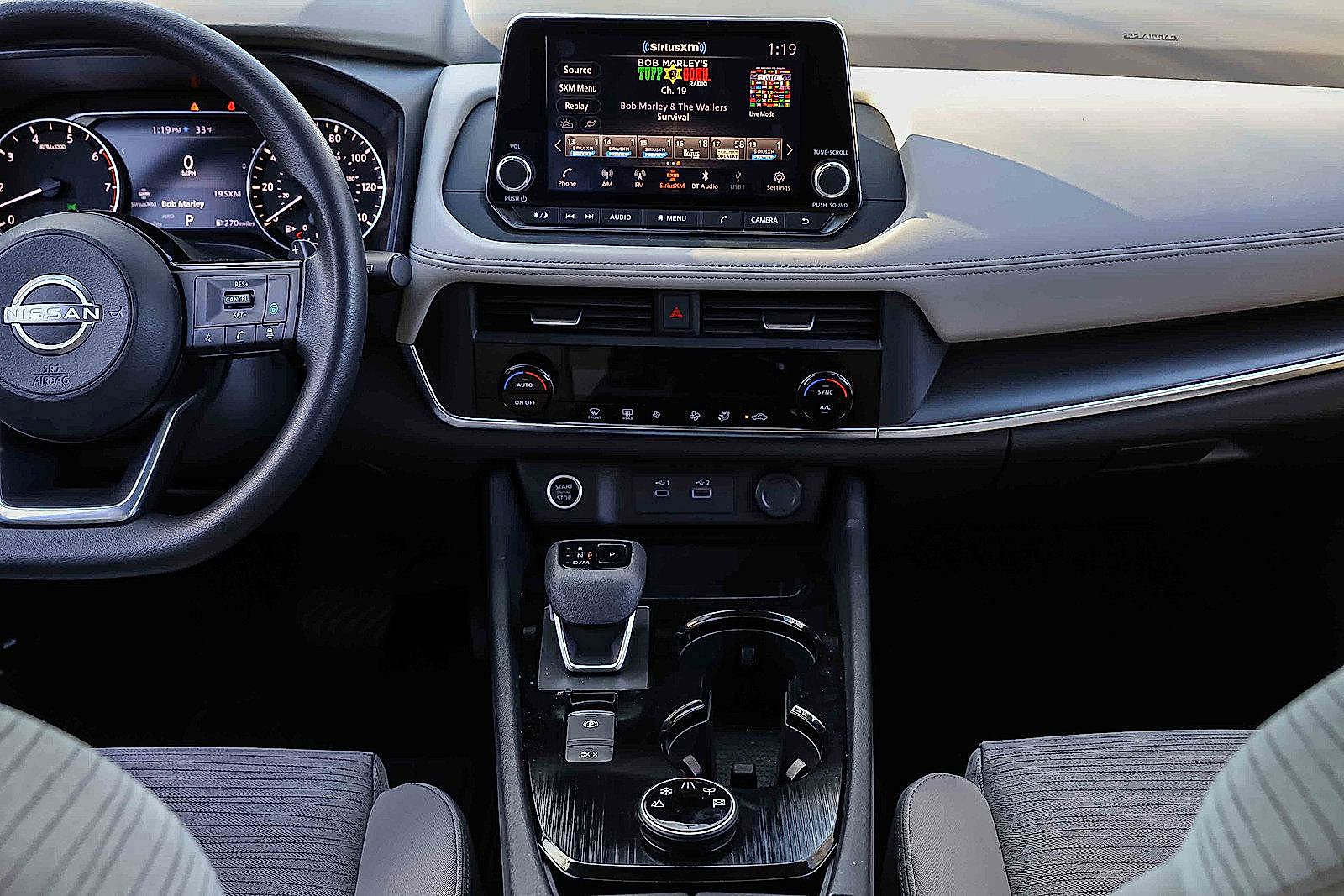 Used 2023 Nissan Rogue SV image 12