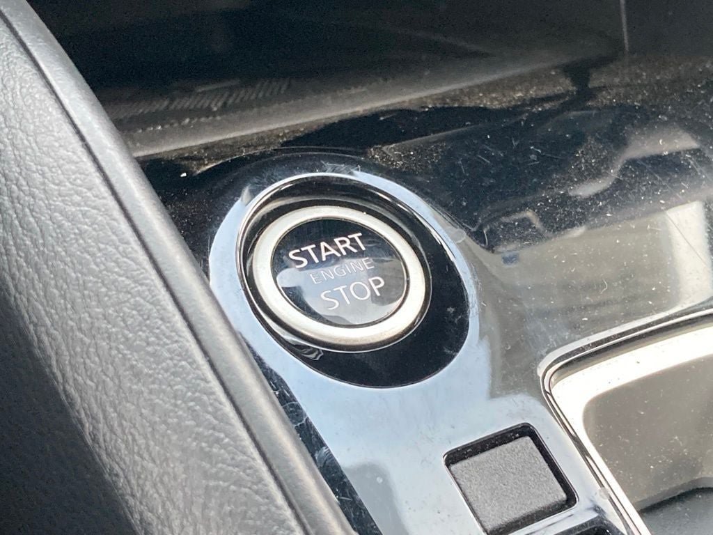 Used 2025 Nissan Versa SV FWD image 23