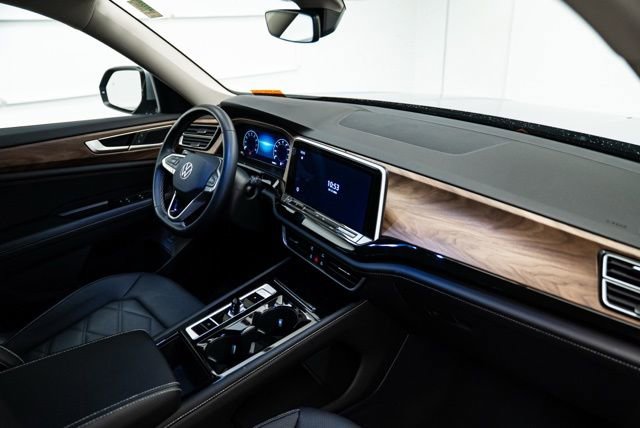 Used 2025 Volkswagen Atlas SE image 14