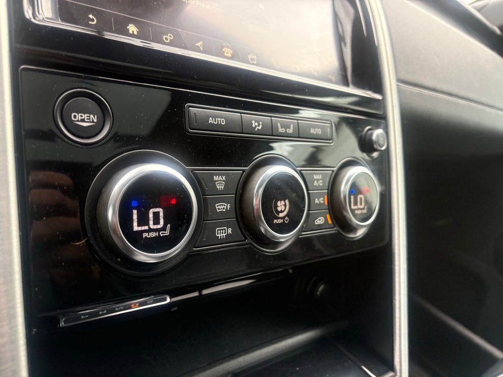 Used 2019 Land Rover Discovery HSE AWD/4WD image 23