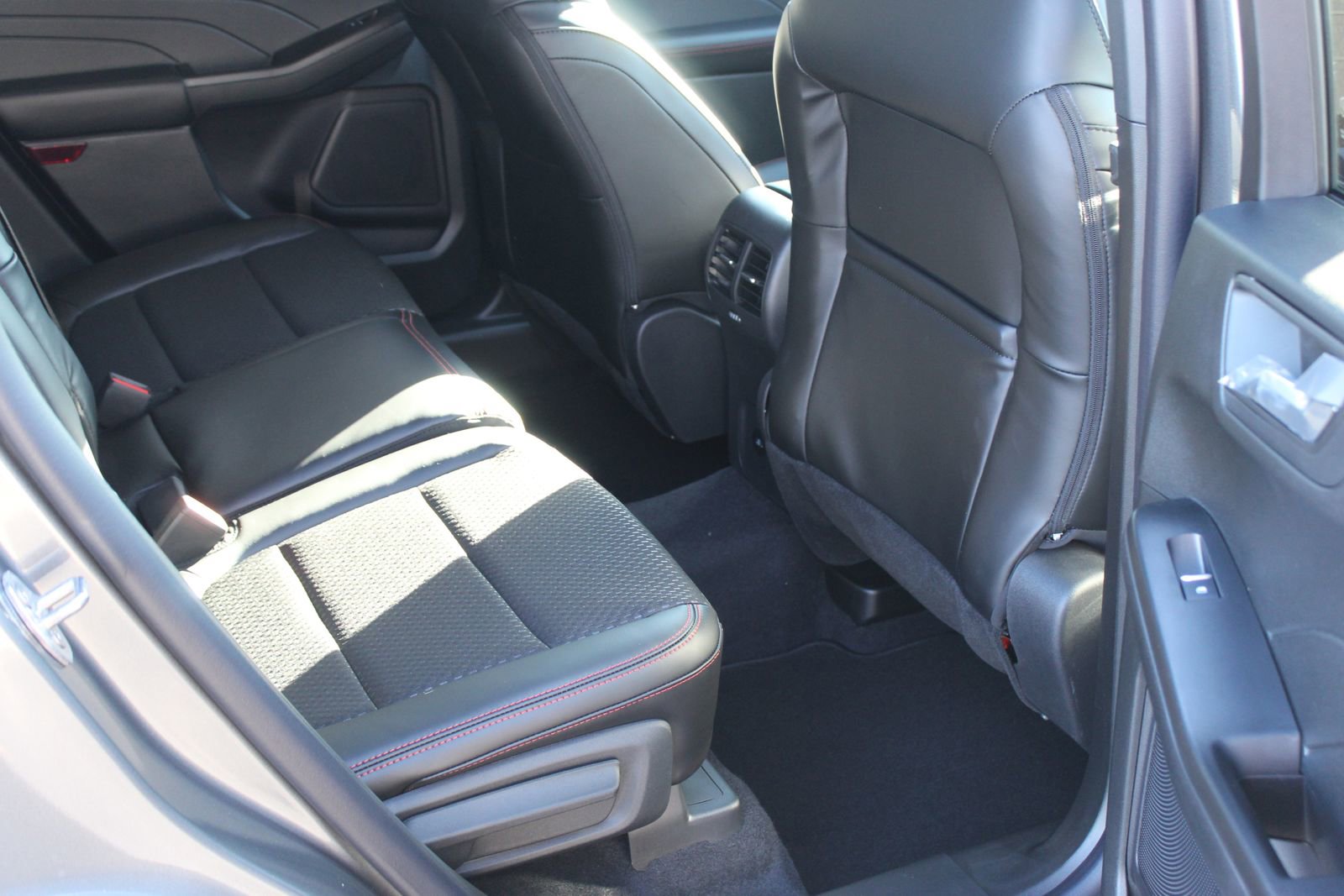 New 2026 Ford Escape ST-Line w/ Tech Pack #1 image 18