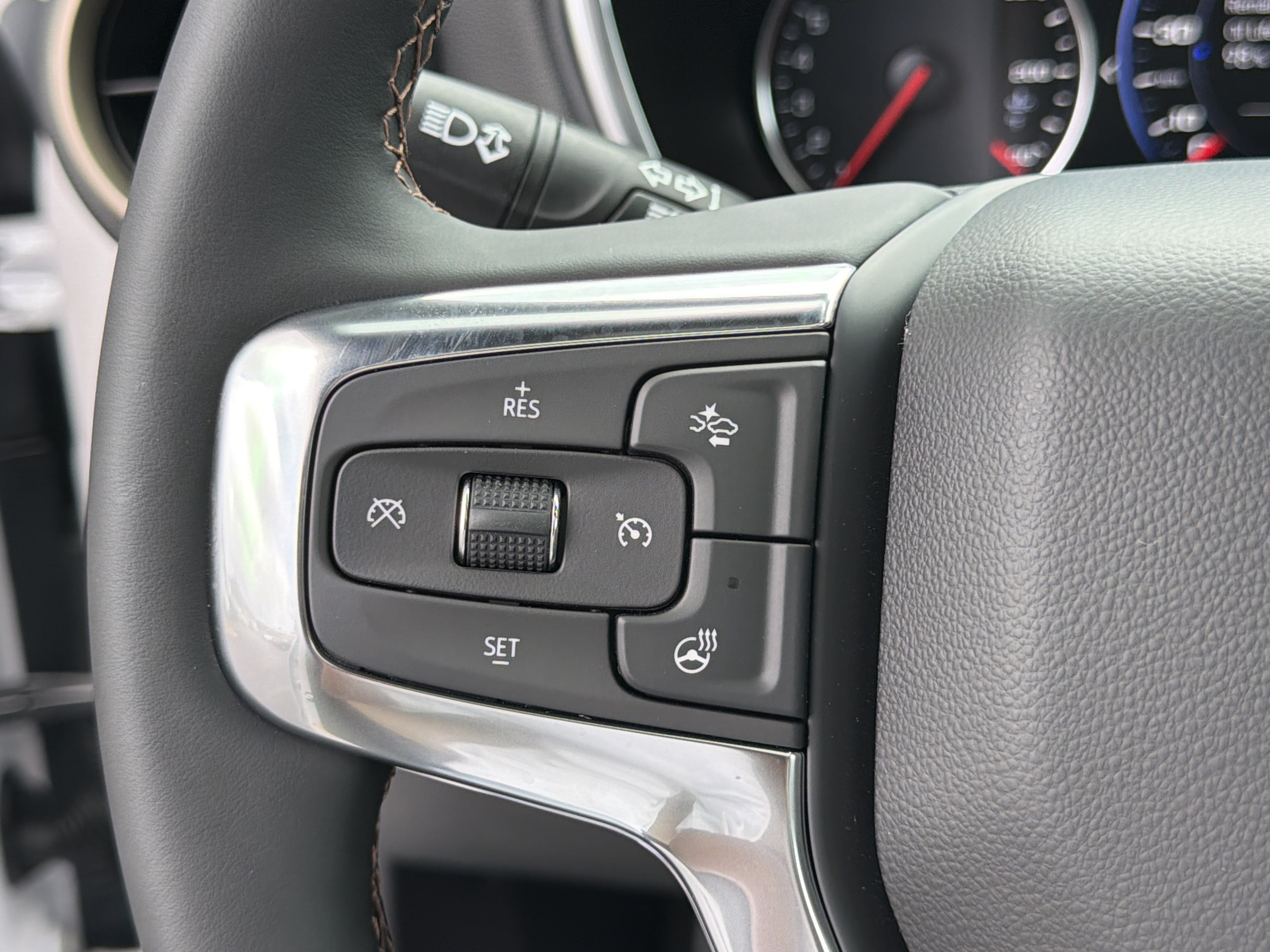 Used 2025 Chevrolet Blazer Premier w/ Driver Confidence II Package FWD image 25