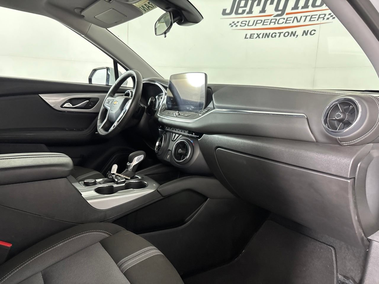 Used 2025 Chevrolet Blazer LT AWD/4WD image 31