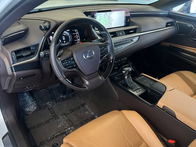 Used 2021 Lexus ES 300h w/ Accessory Package FWD image 19