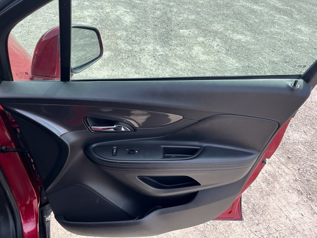 Used 2020 Buick Encore Preferred w/ Safety Package FWD image 34