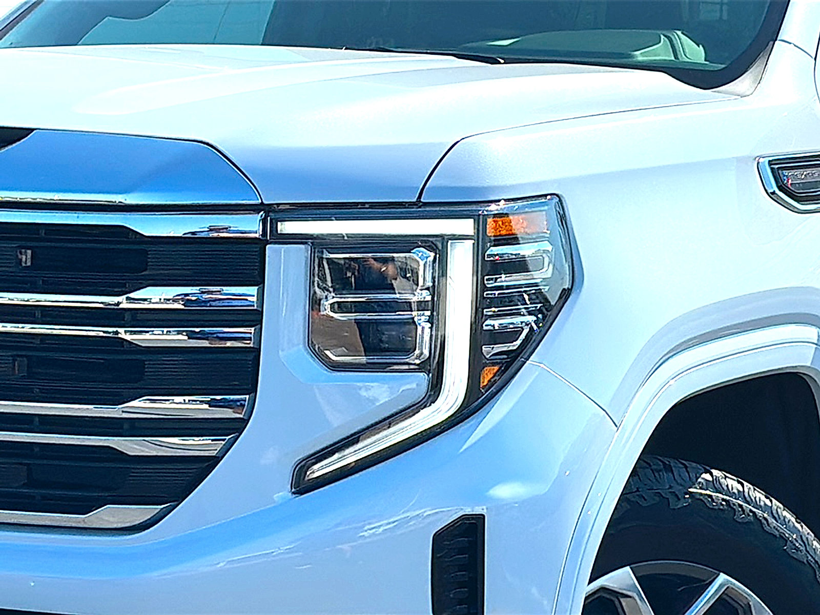 Used 2026 GMC Sierra 1500 SLT AWD/4WD image 4