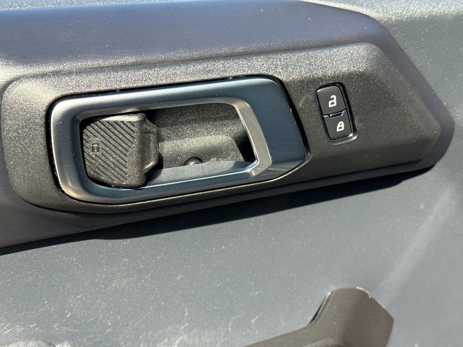 Used 2025 Ford Bronco Badlands image 13