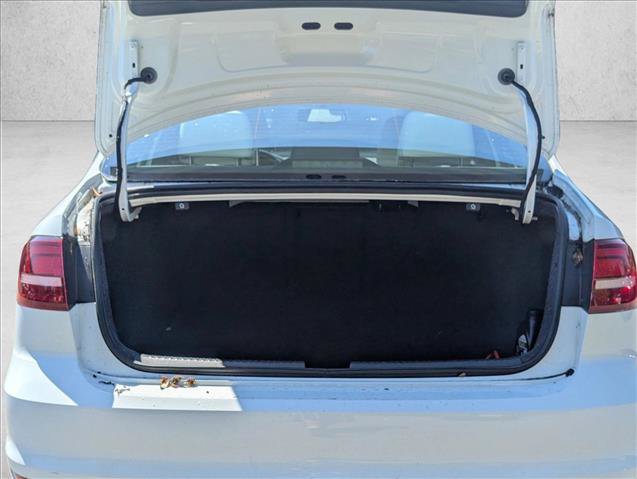 Used 2016 Volkswagen Jetta Sport FWD image 6