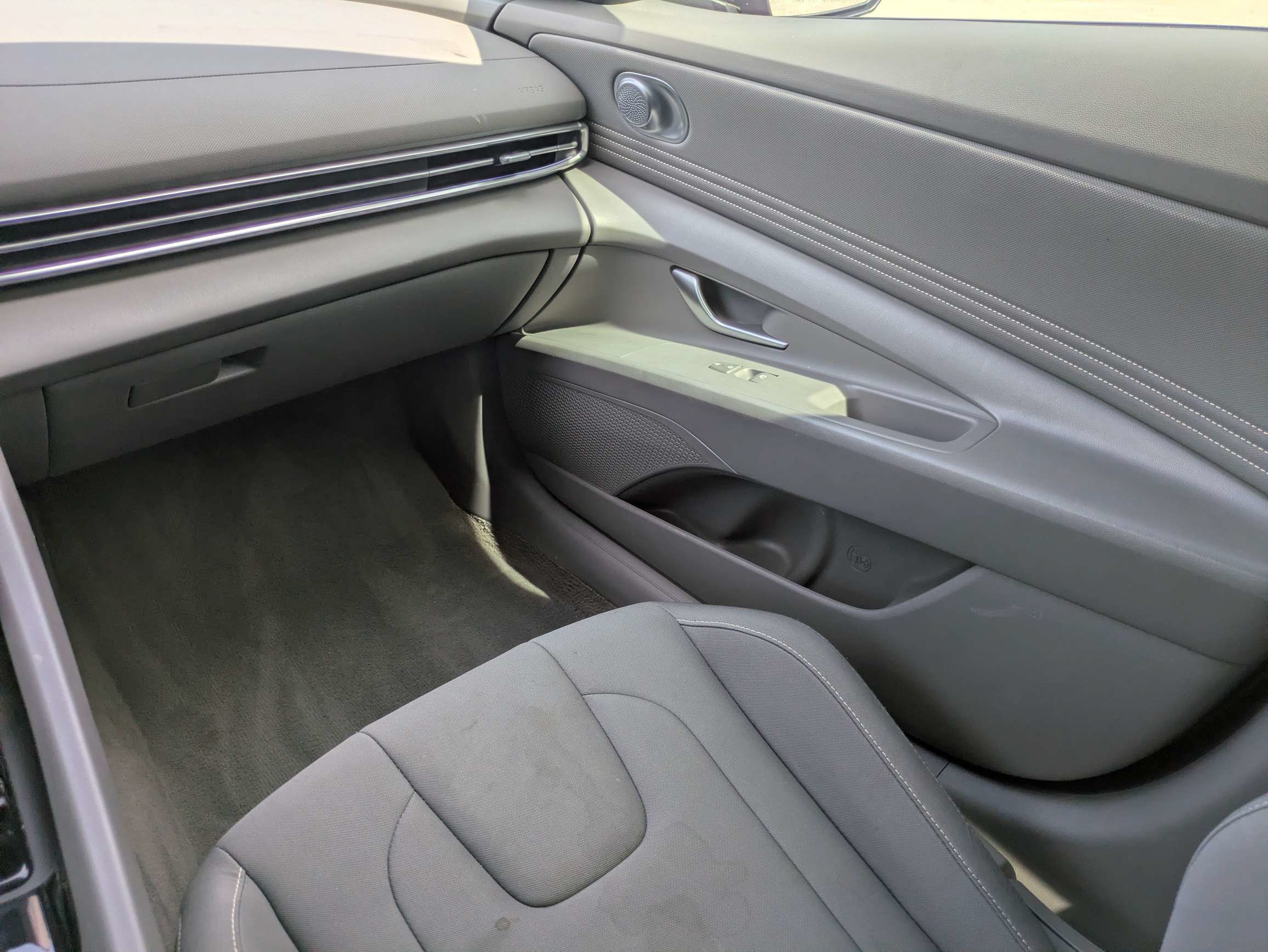 Used 2024 Hyundai Elantra SEL w/ Convenience Package FWD image 10