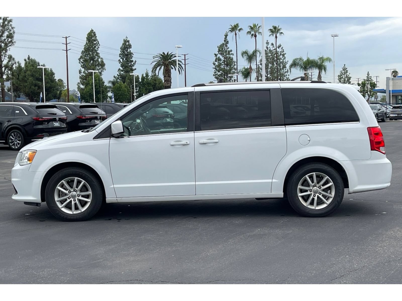 Used 2019 Dodge Grand Caravan SXT FWD image 2