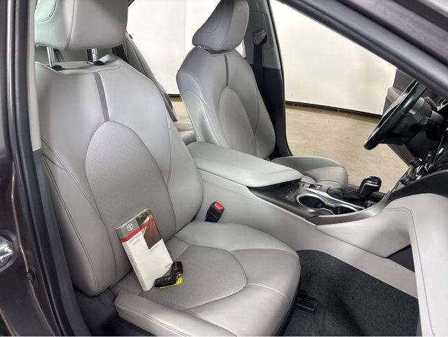 Used 2023 Toyota Camry XLE image 5