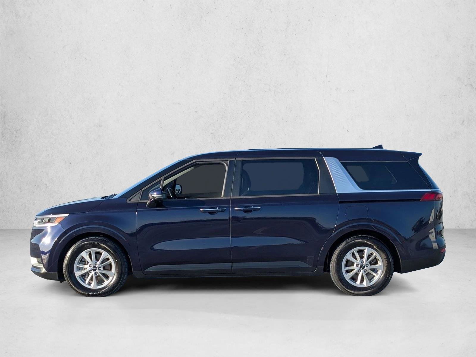 Used 2023 Kia Carnival LX FWD image 9
